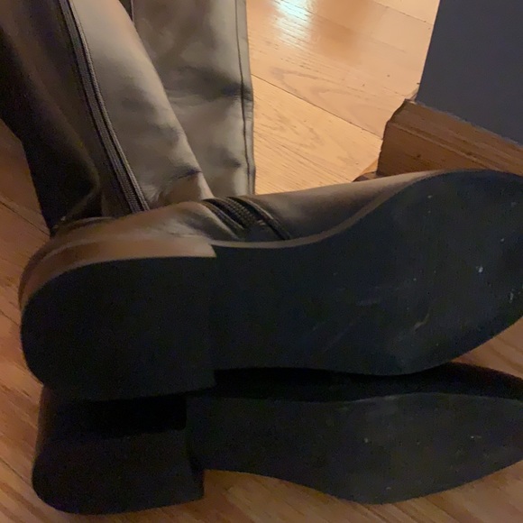 Worn once Michael kors boots love them bought a 5/12 needed 6 - Picture 3 of 3